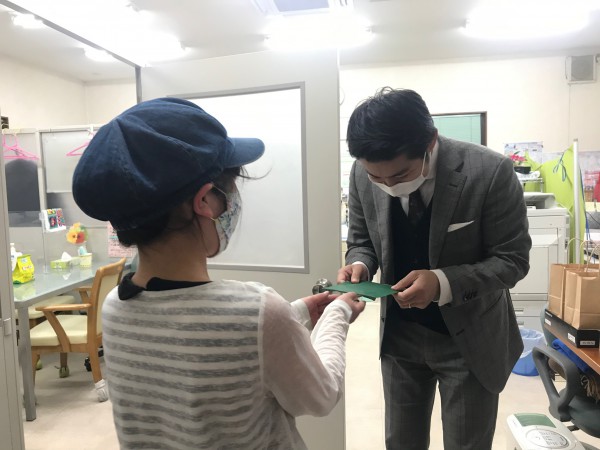 こどもたちがクリスマスカードを作りました