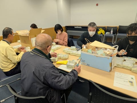 古切手の切り分け作業