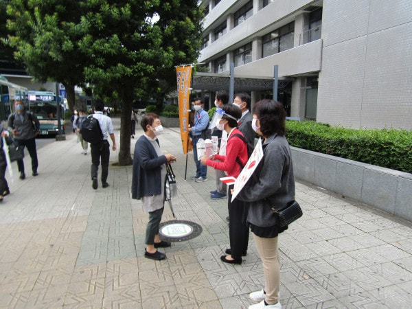 街頭募金の様子