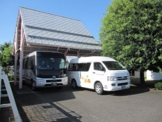 かしの木学園 送迎バス・ワンボックス車