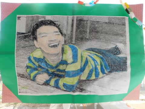 成人した利用者さんを描いた絵(これからも笑顔で！)